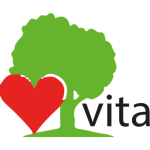 Logo witryny. Na pierwszym planie czerwone serce, w tle drzewo w całości koloru zielonego. Na prawo od drzewa słowo vita.